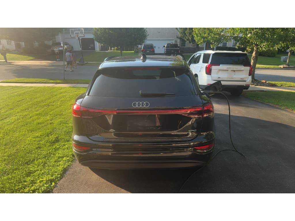 2025 Audi Q6 e-tron view 4