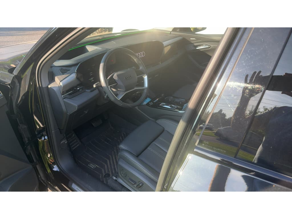 2025 Audi Q6 e-tron view 5