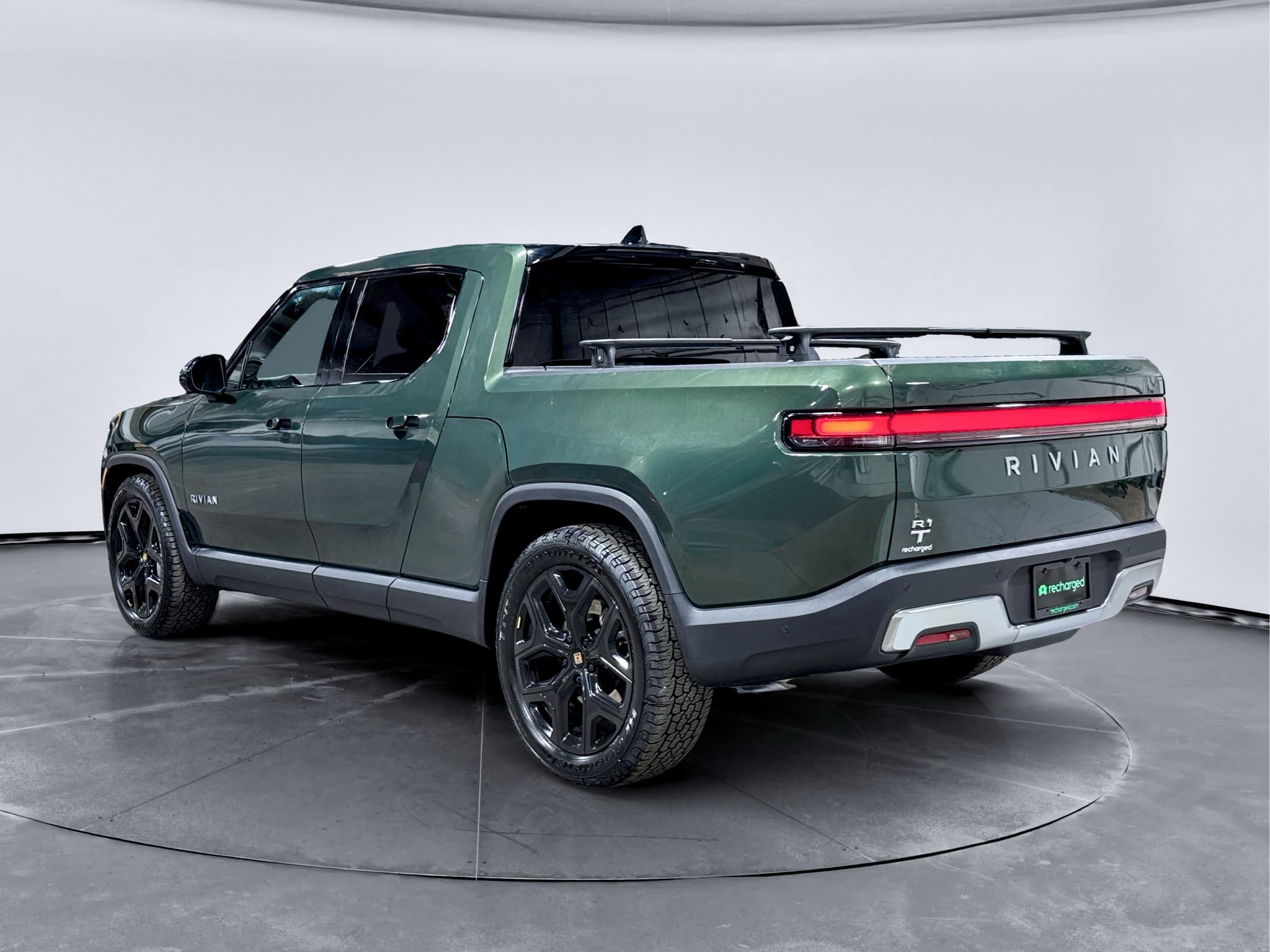 2025 Rivian R1T view 2