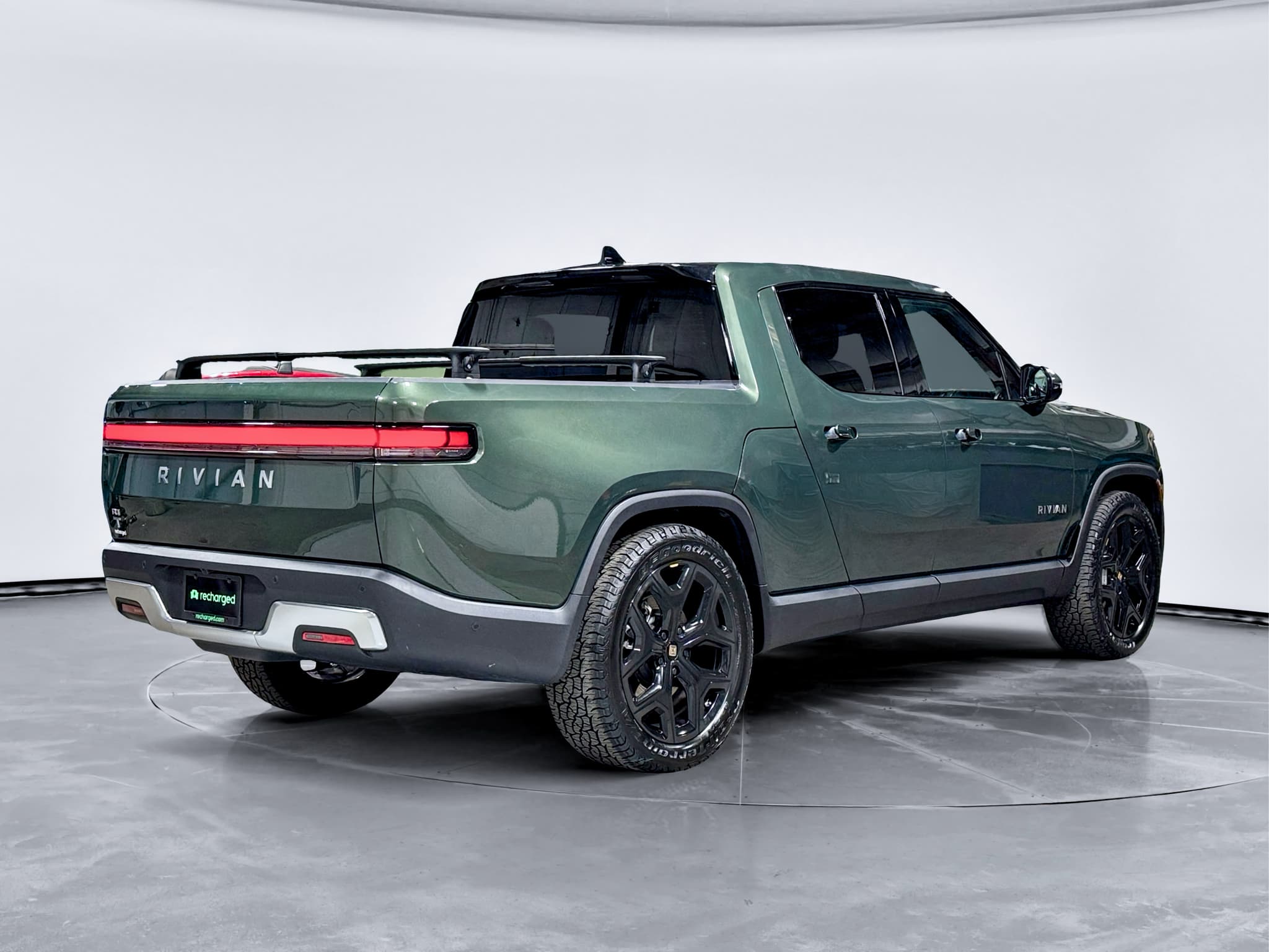 2025 Rivian R1T view 3