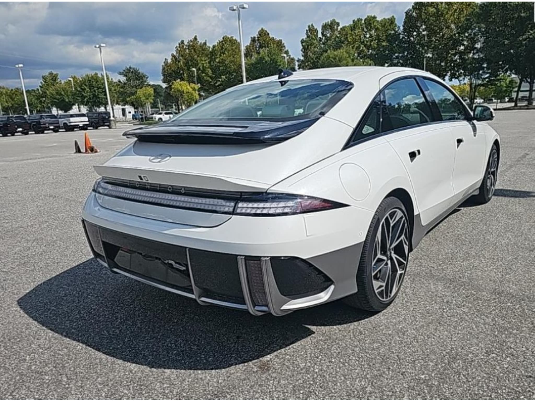 2023 Hyundai IONIQ 6 view 4
