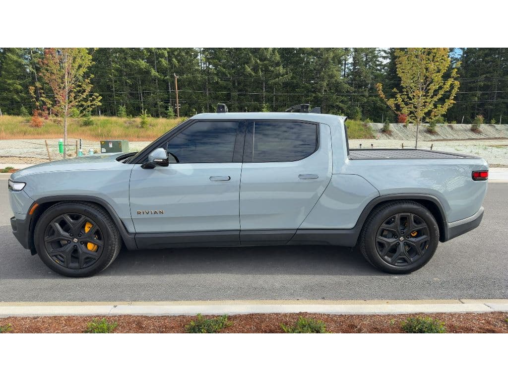 2025 Rivian R1T view 2