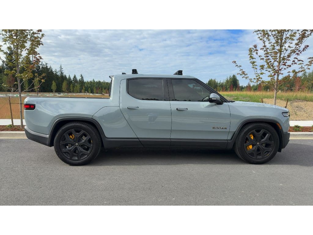 2025 Rivian R1T view 3