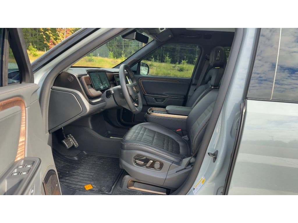 2025 Rivian R1T view 5