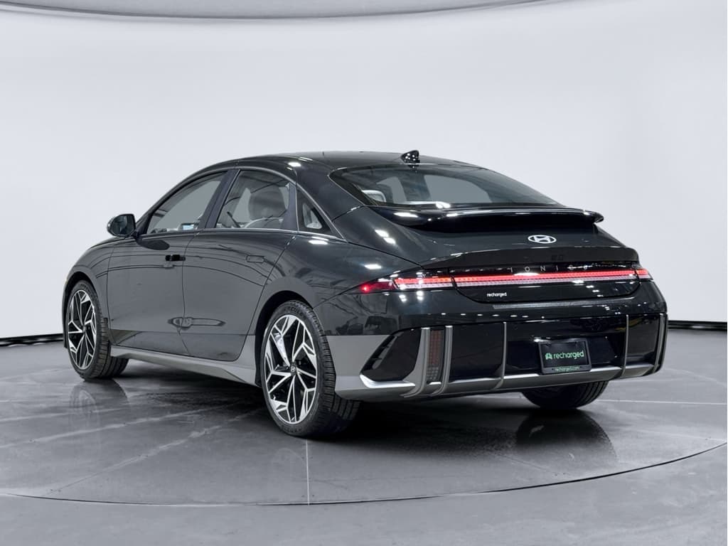 2023 Hyundai IONIQ 6 view 2