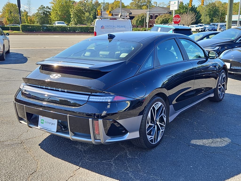 2023 Hyundai IONIQ 6 view 3