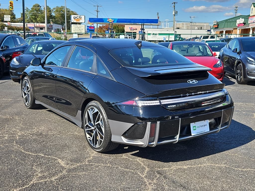 2023 Hyundai IONIQ 6 view 2