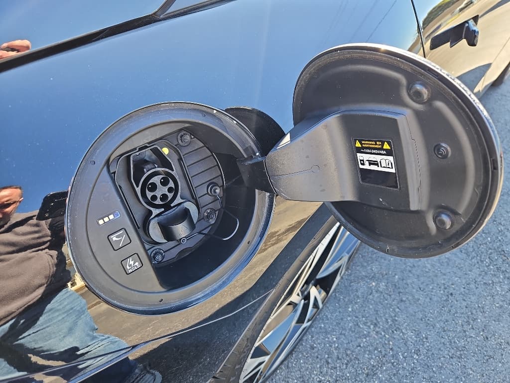 2023 Hyundai IONIQ 6 view 5