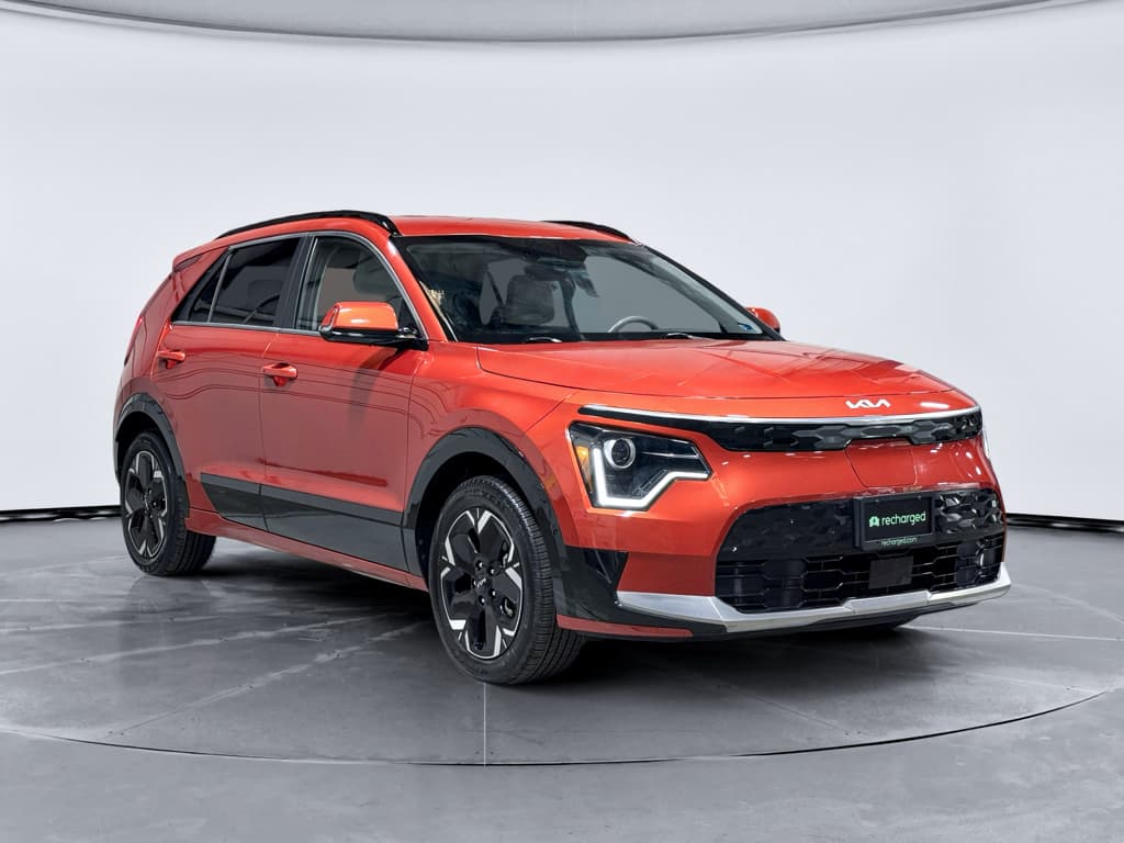 2023 Kia Niro EV view 4