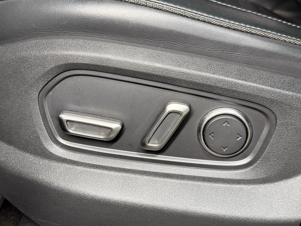 2024 Rivian R1S view 7