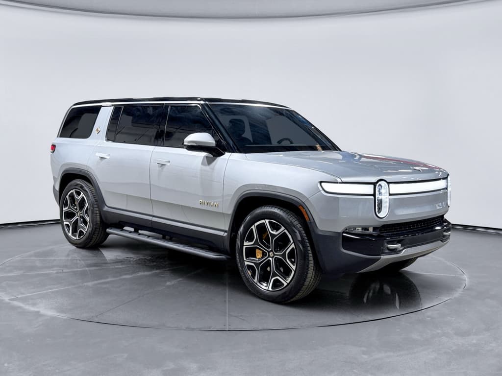 2024 Rivian R1S view 4