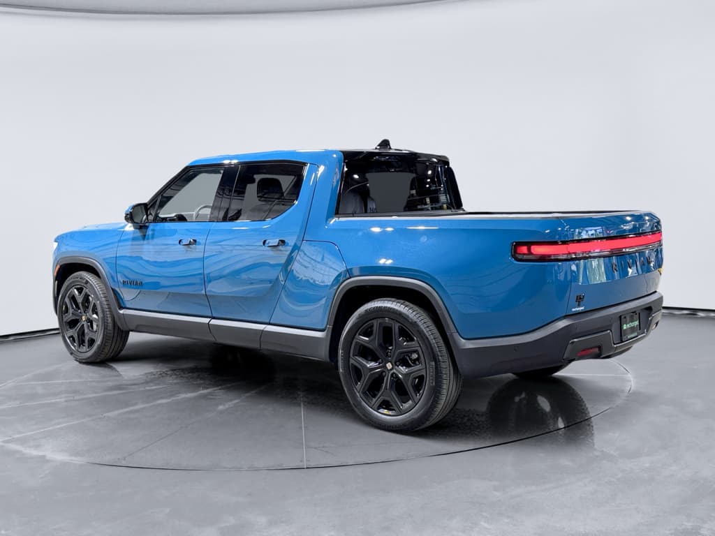 2025 Rivian R1T view 2