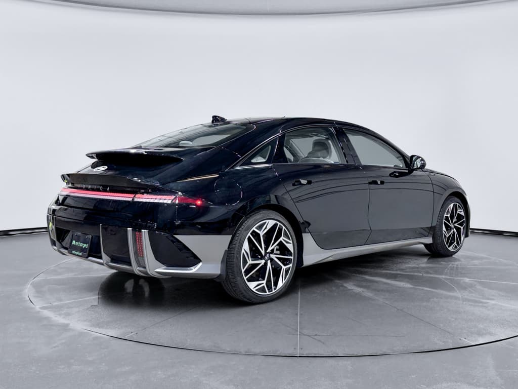 2023 Hyundai IONIQ 6 view 3