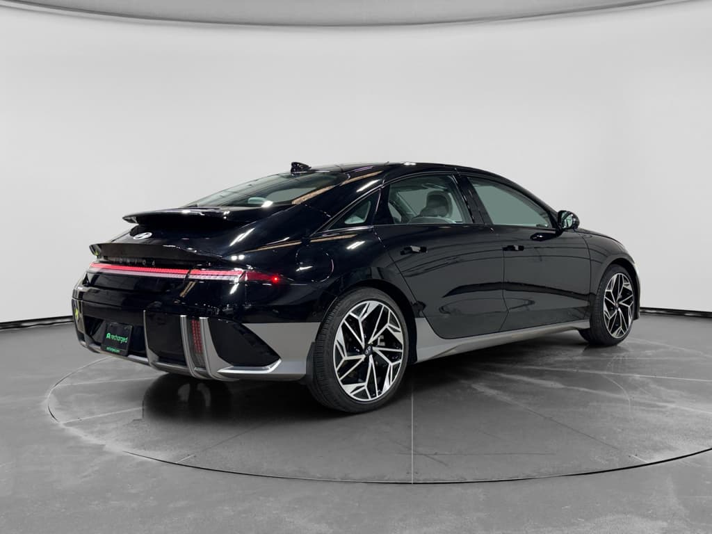 2023 Hyundai IONIQ 6 view 3