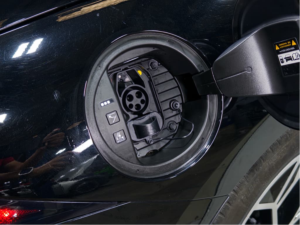 2023 Hyundai IONIQ 6 view 5