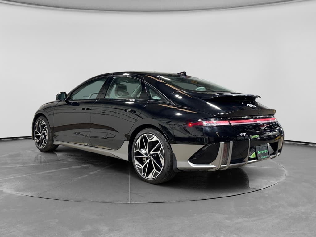 2023 Hyundai IONIQ 6 view 2