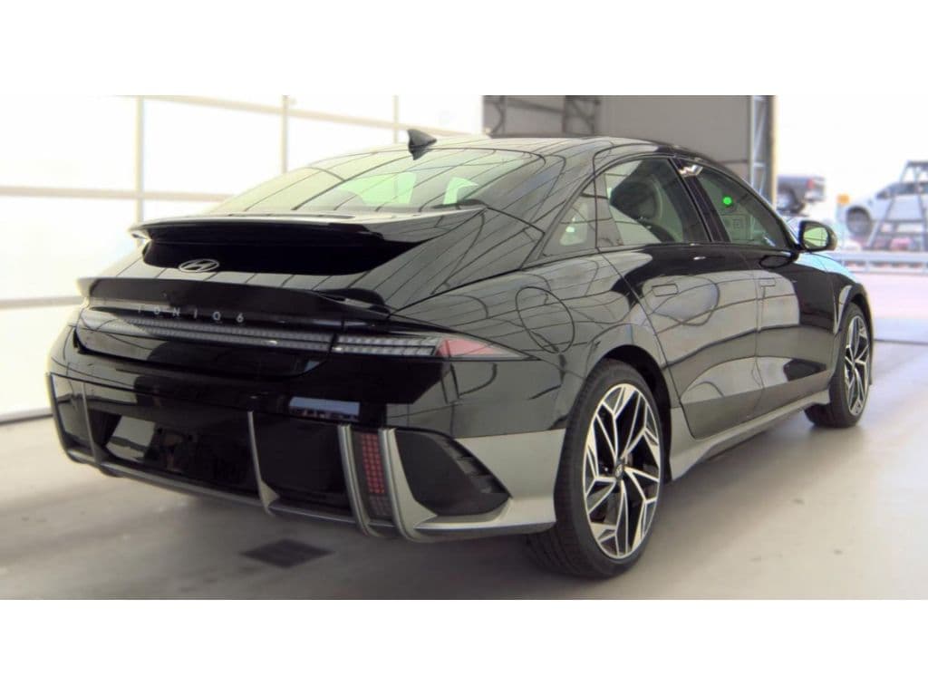 2023 Hyundai IONIQ 6 view 3