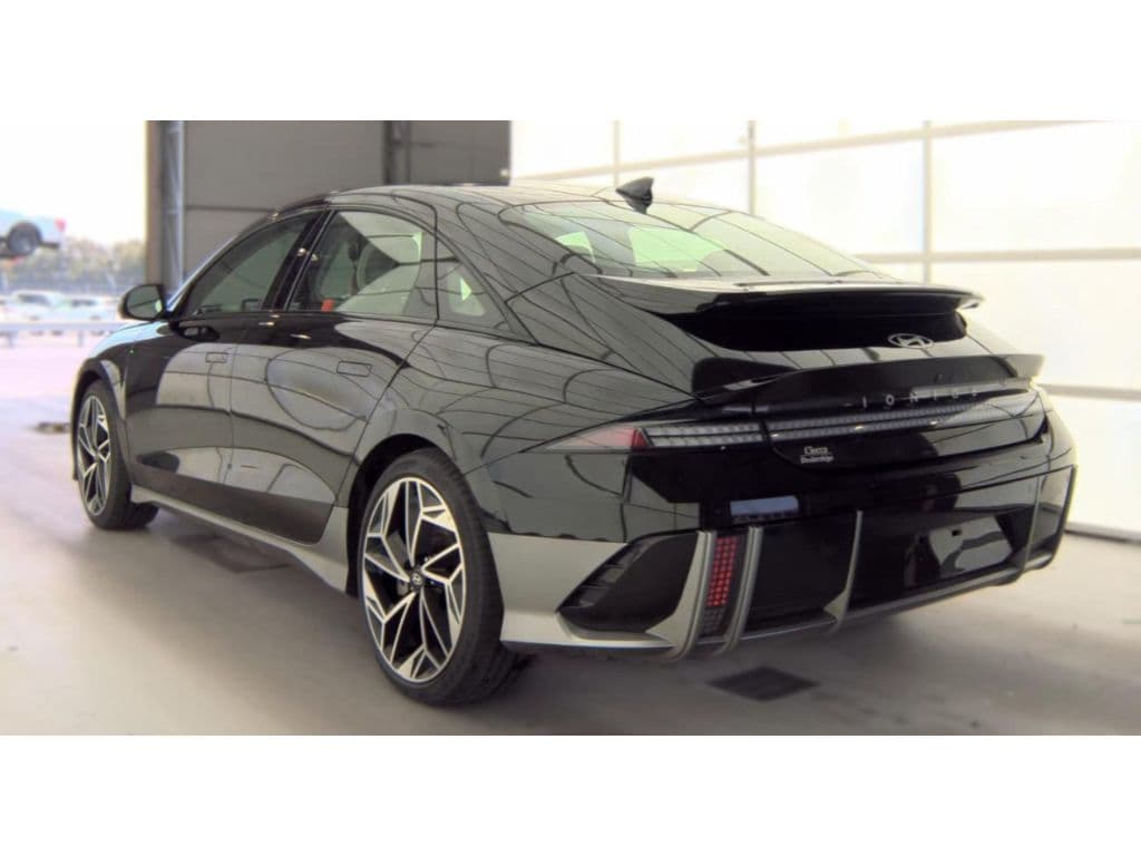 2023 Hyundai IONIQ 6 view 4