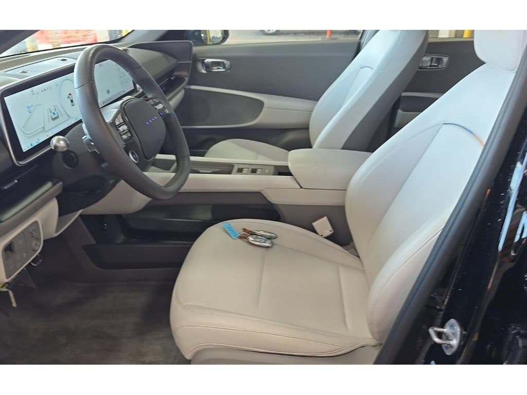 2023 Hyundai IONIQ 6 view 5