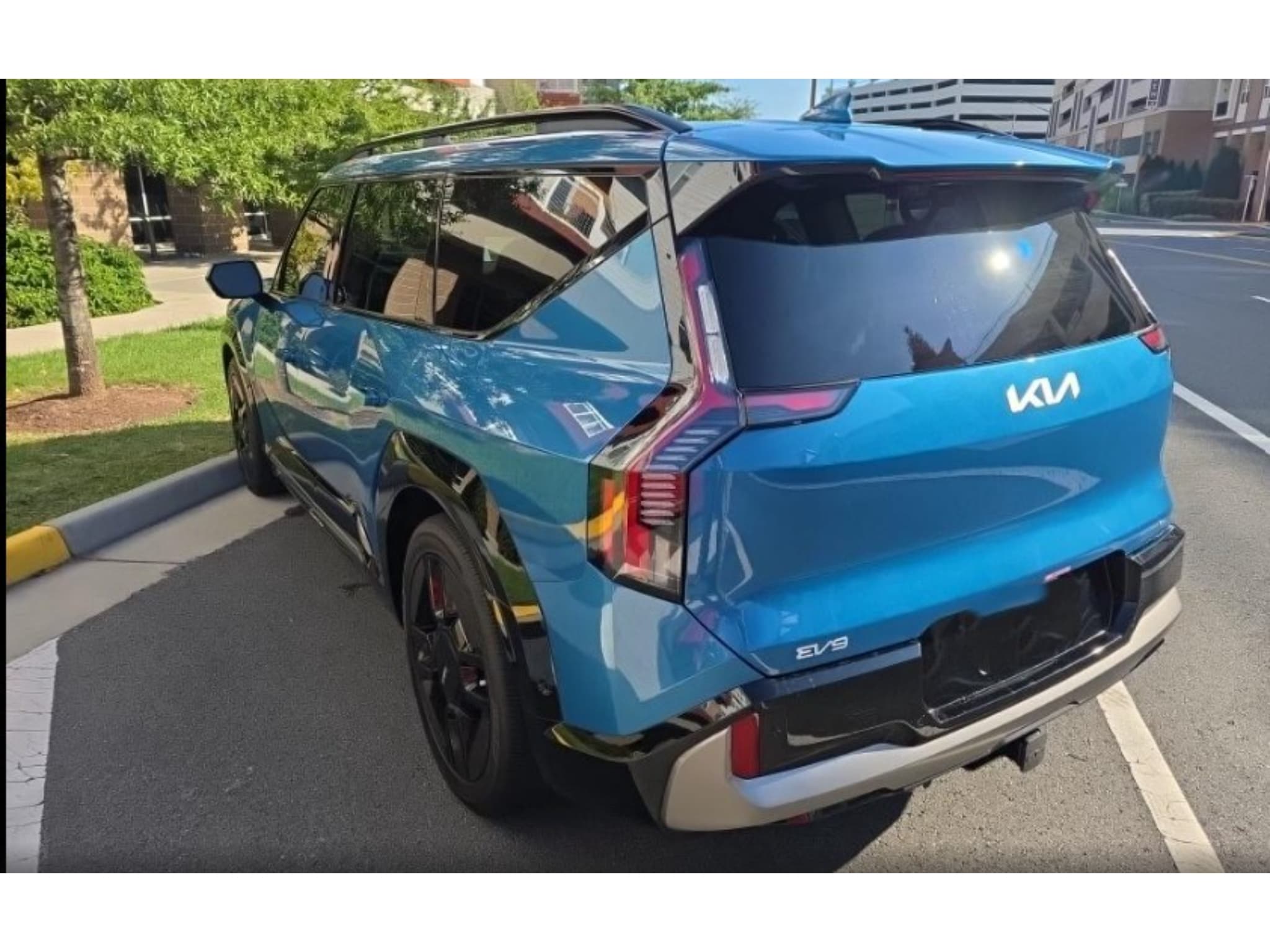 2024 Kia EV9 view 3