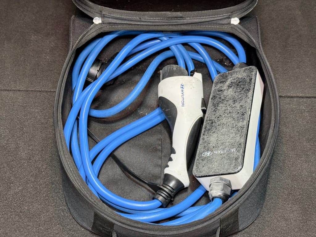 2022 Hyundai Santa Fe Plug-In Hybrid view 6