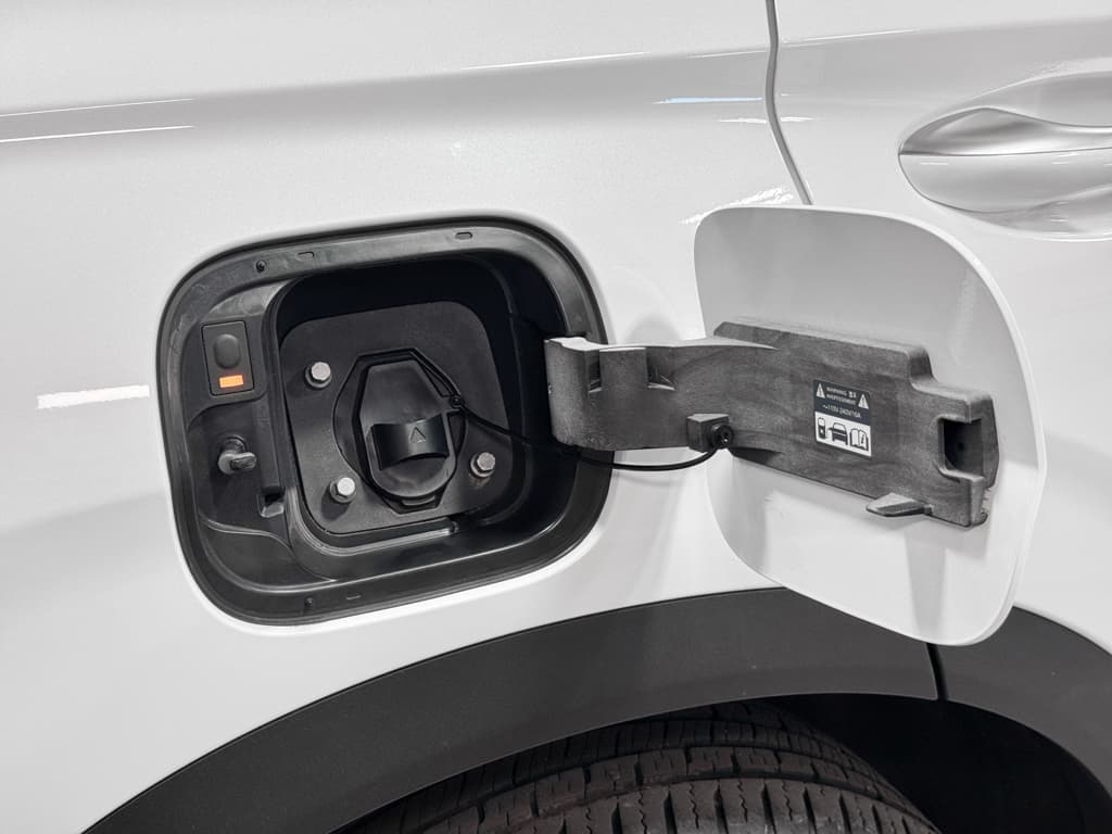 2022 Hyundai Santa Fe Plug-In Hybrid view 5