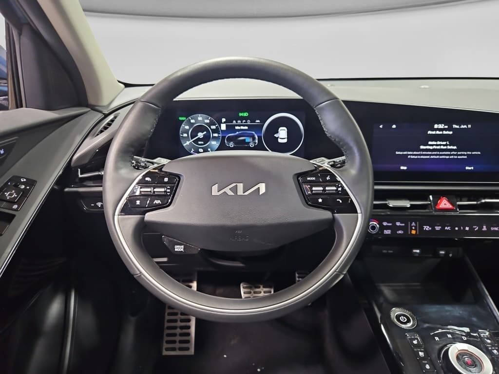 2023 Kia Niro EV view 7