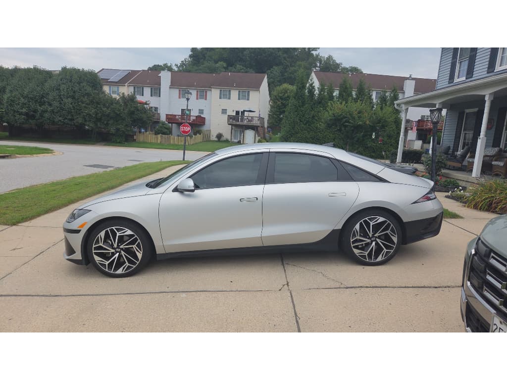 2023 Hyundai IONIQ 6 view 2