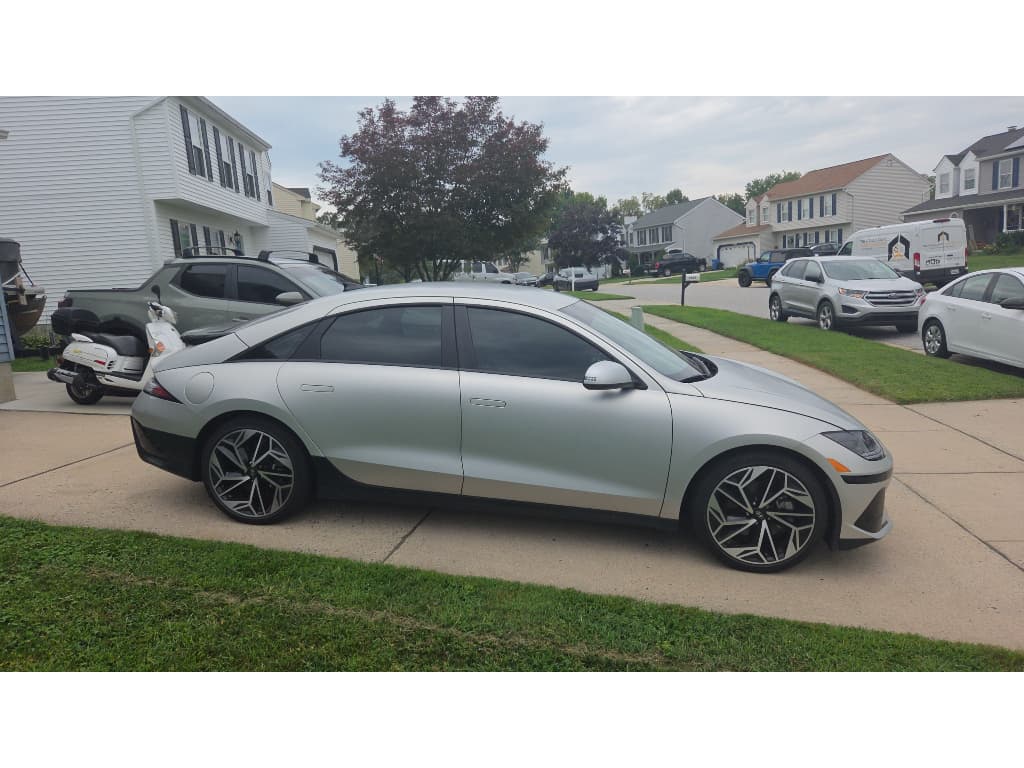 2023 Hyundai IONIQ 6 view 3