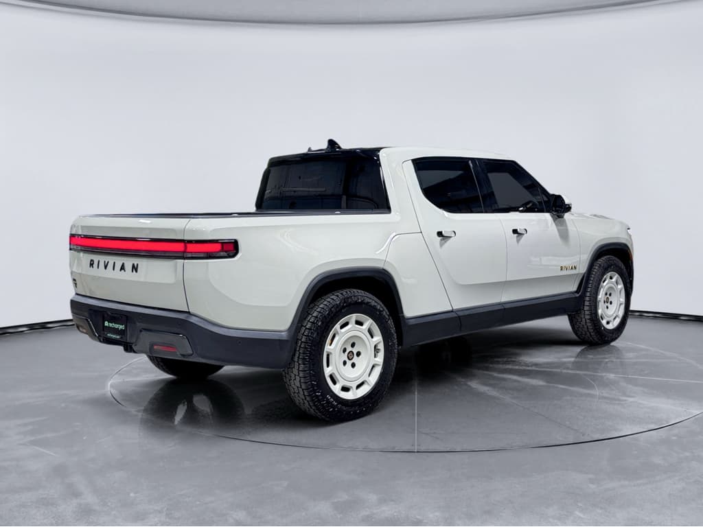 2025 Rivian R1T view 3
