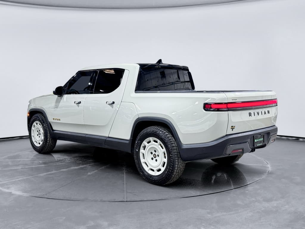2025 Rivian R1T view 2