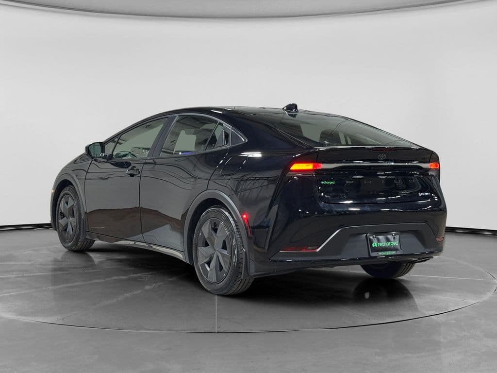 2025 Toyota Prius Prime view 2