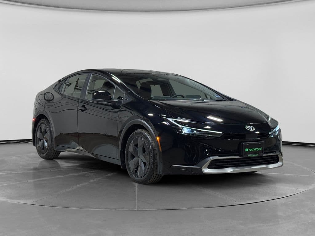 2025 Toyota Prius Prime view 4