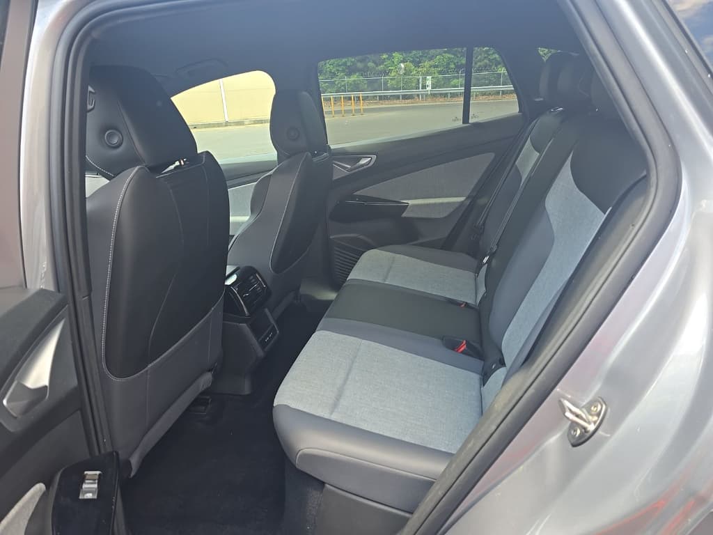 2023 Volkswagen ID.4 view 6
