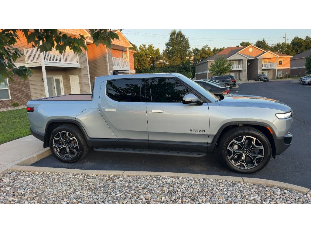 2026 Rivian R1T view 3