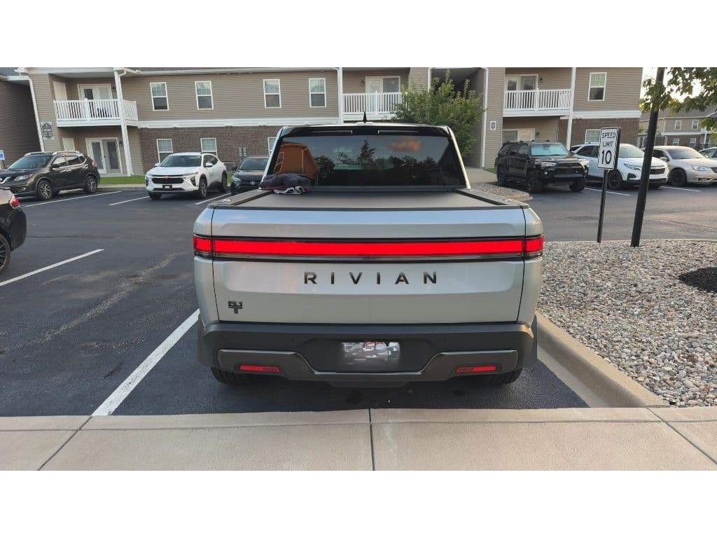 2026 Rivian R1T view 4