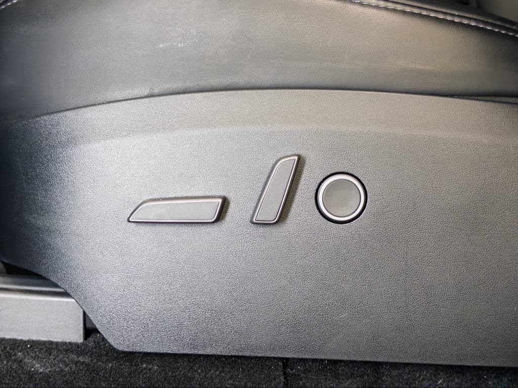 2023 Tesla Model Y view 7