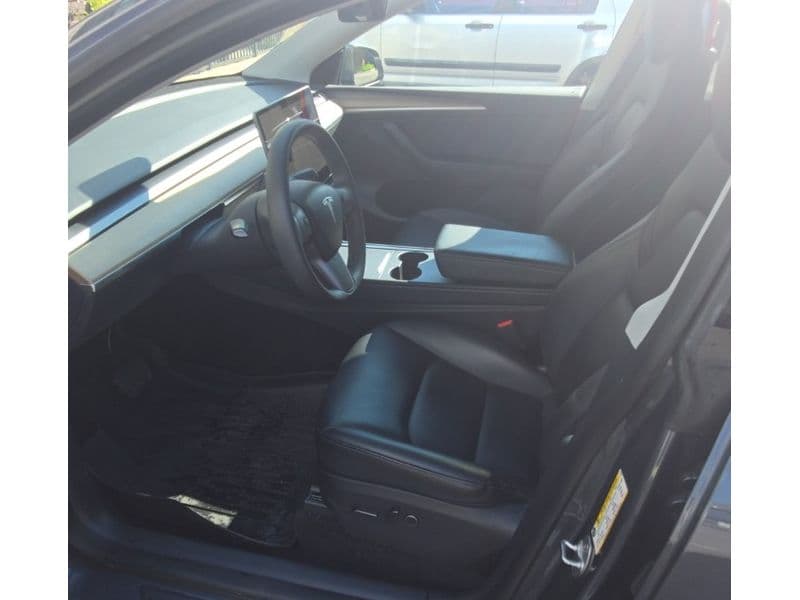 2023 Tesla Model Y view 5