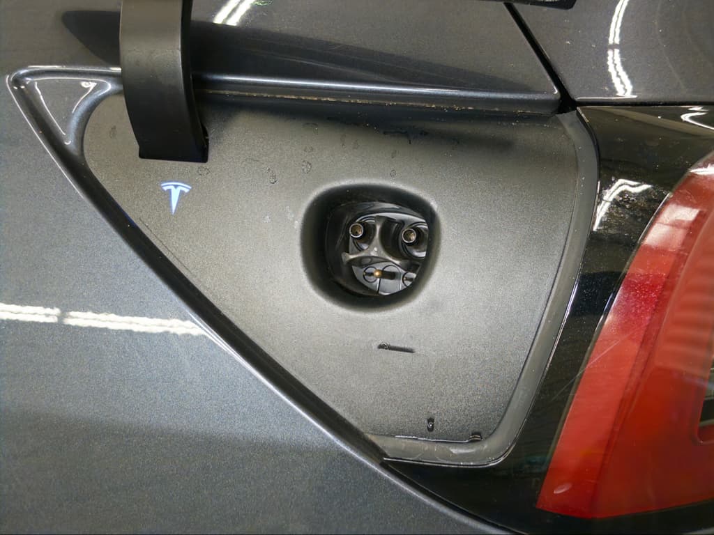 2023 Tesla Model Y view 5