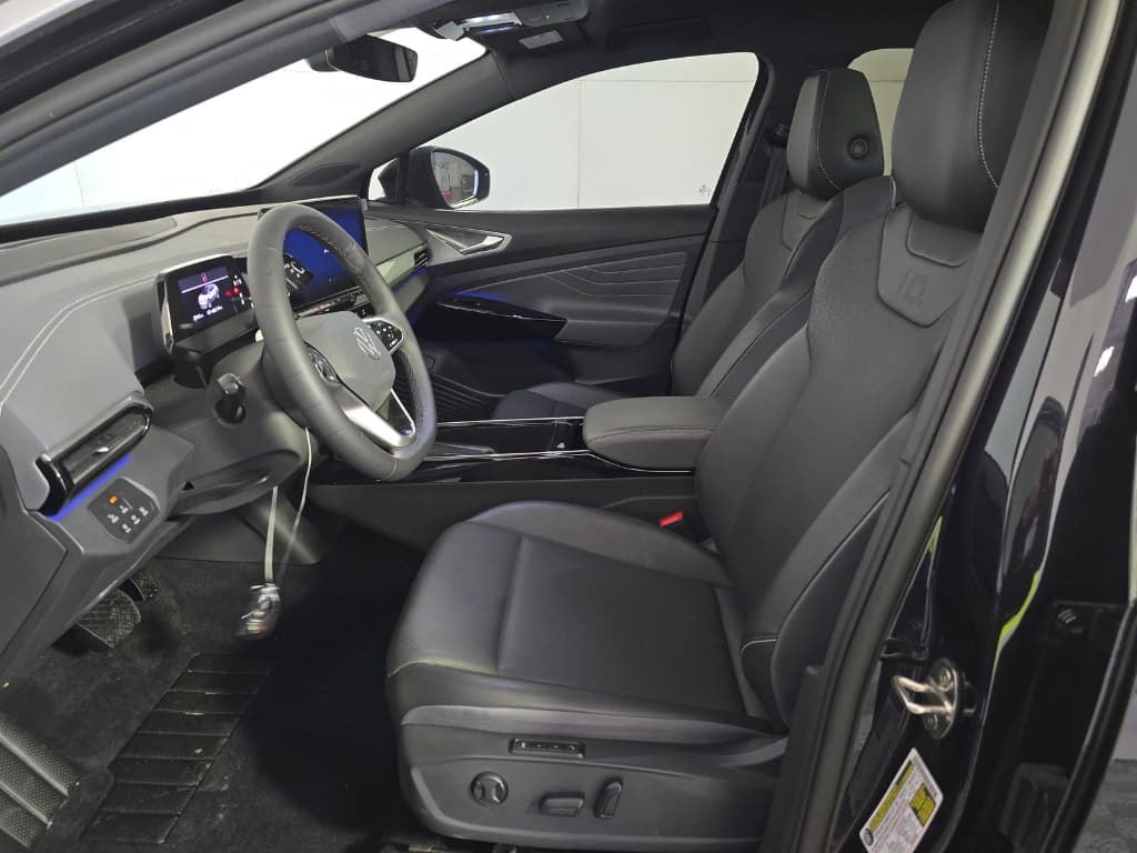 2023 Volkswagen ID.4 view 5