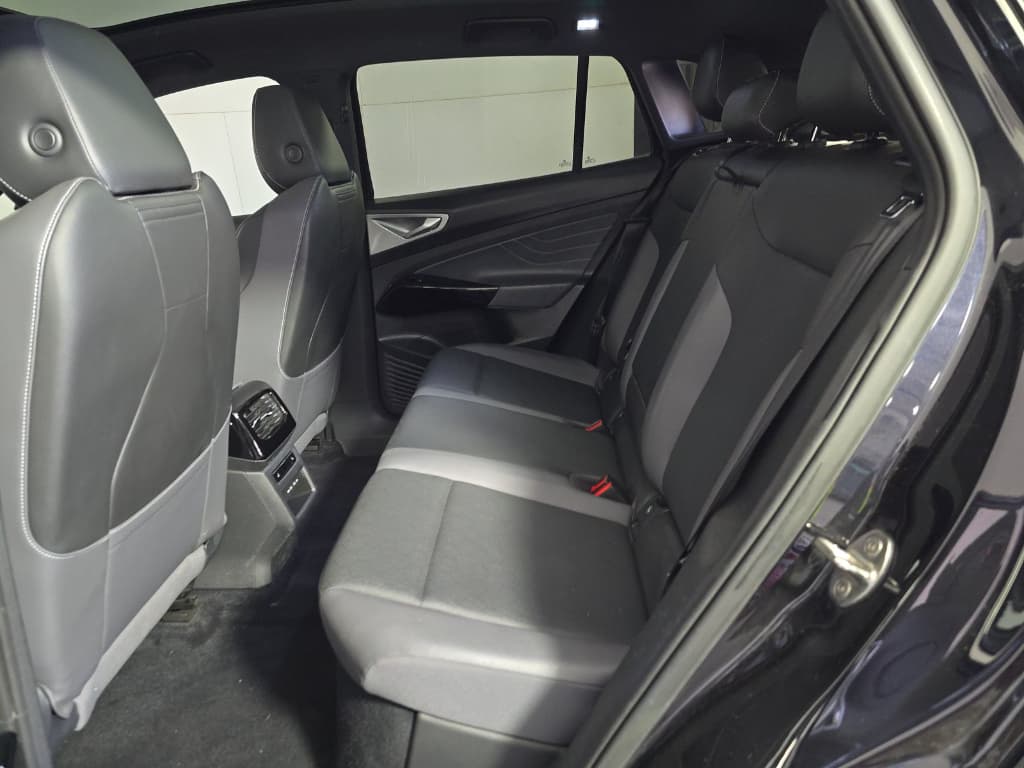 2023 Volkswagen ID.4 view 6