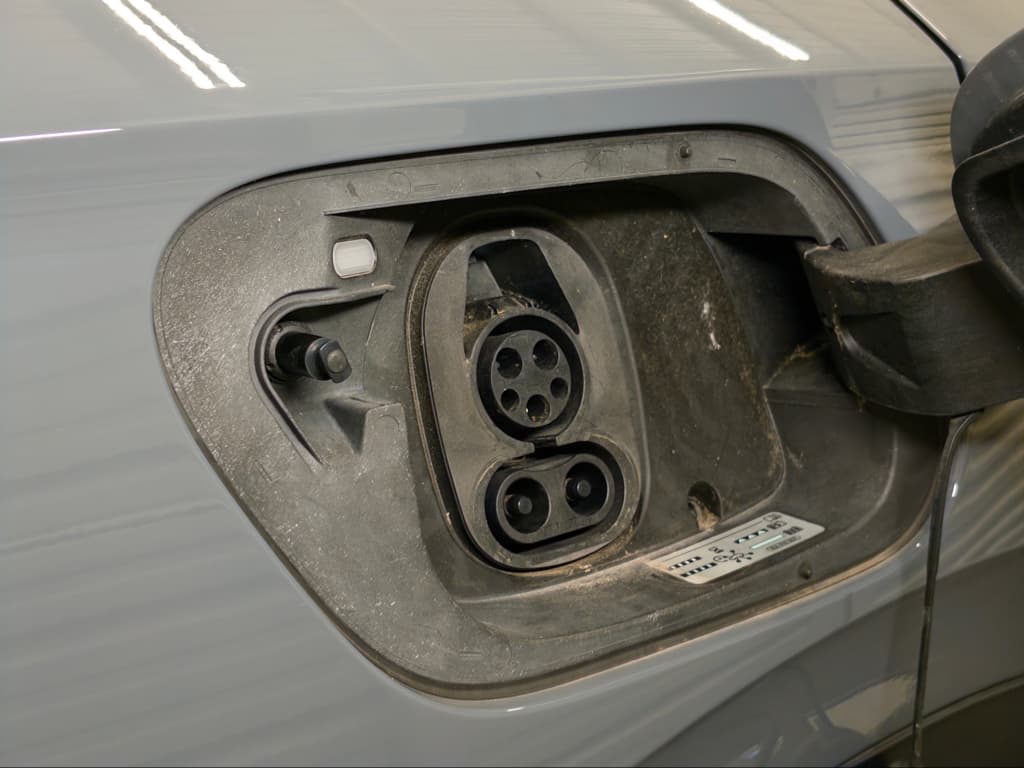 2023 Volkswagen ID.4 view 5
