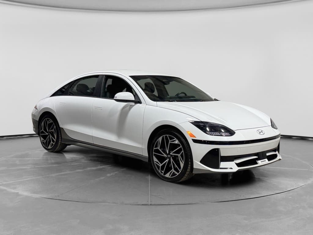 2023 Hyundai IONIQ 6 view 4