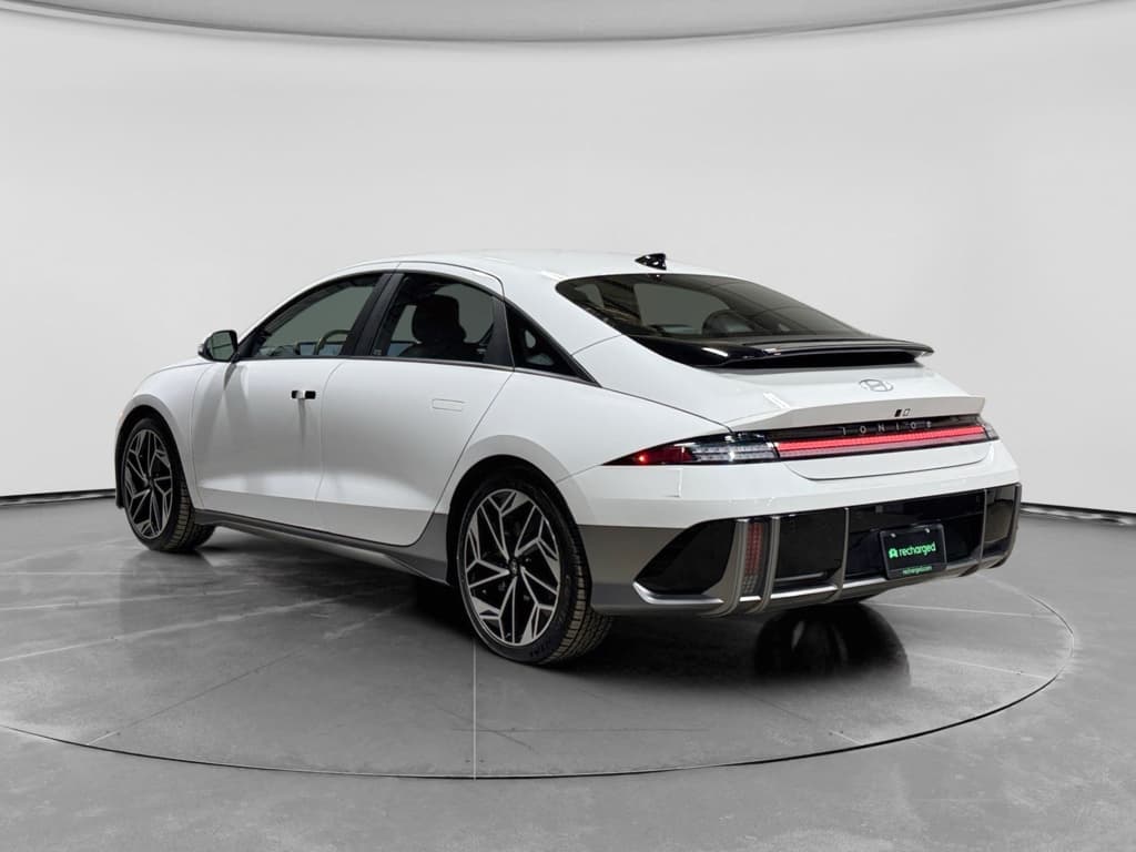 2023 Hyundai IONIQ 6 view 2