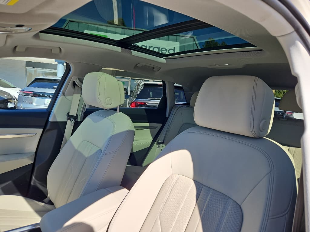 2022 Audi e-tron view 23