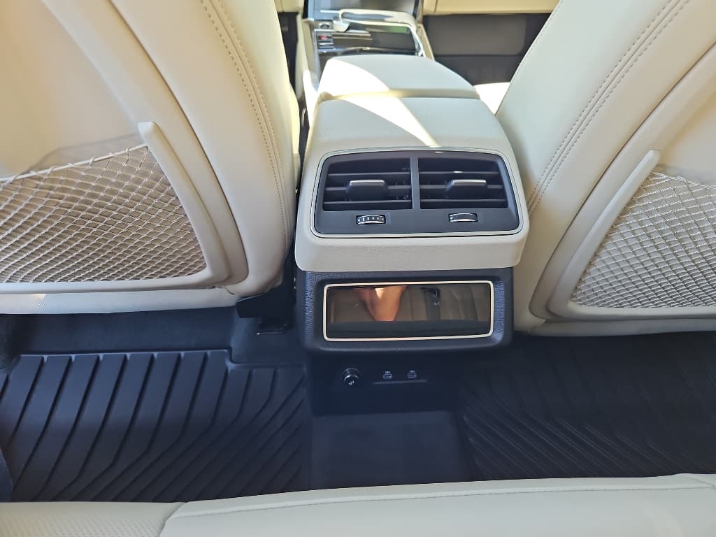 2022 Audi e-tron view 22