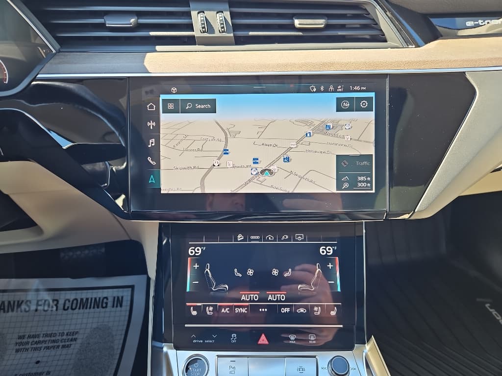 2022 Audi e-tron view 12