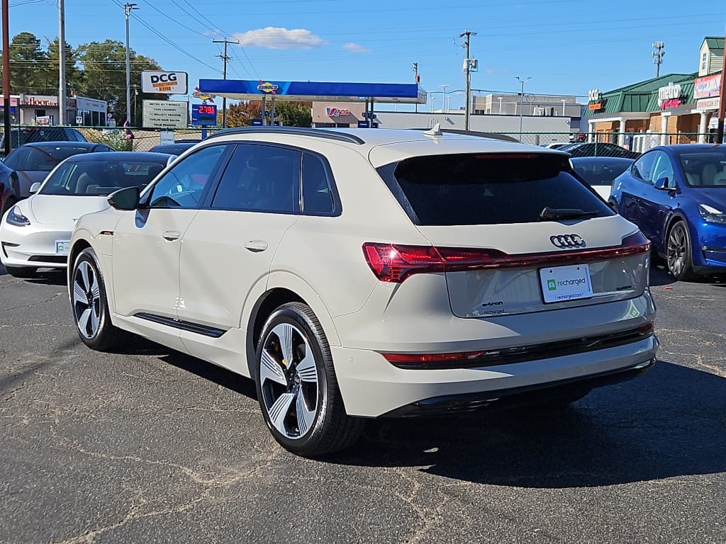 2022 Audi e-tron view 2