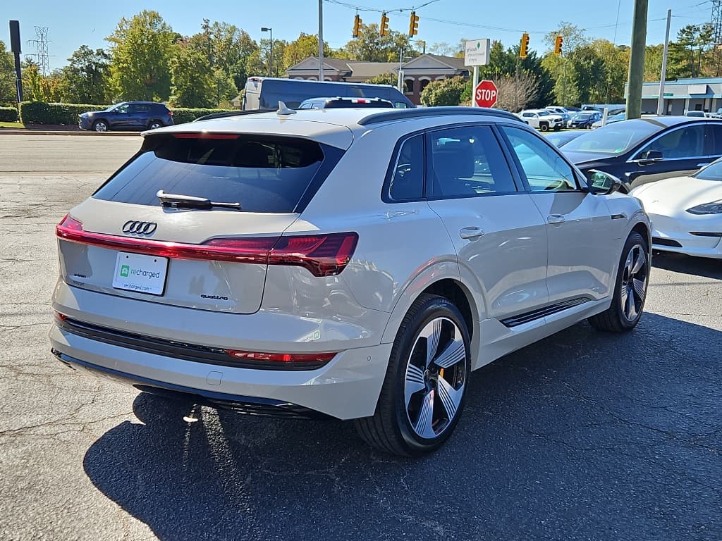 2022 Audi e-tron view 3