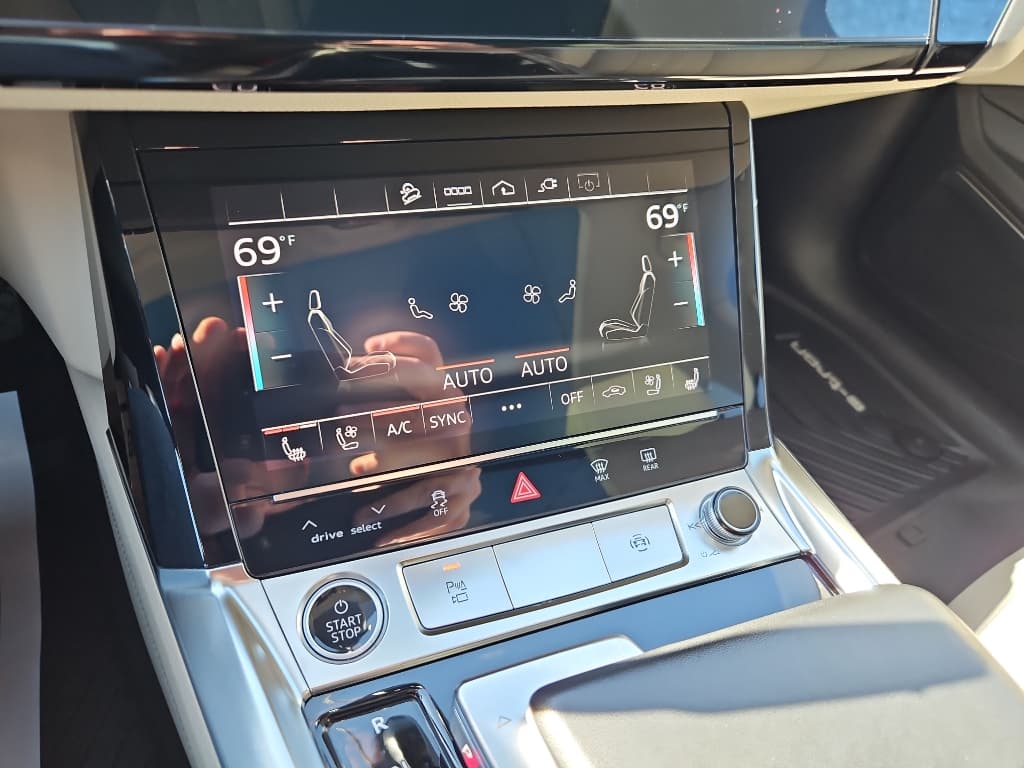 2022 Audi e-tron view 14